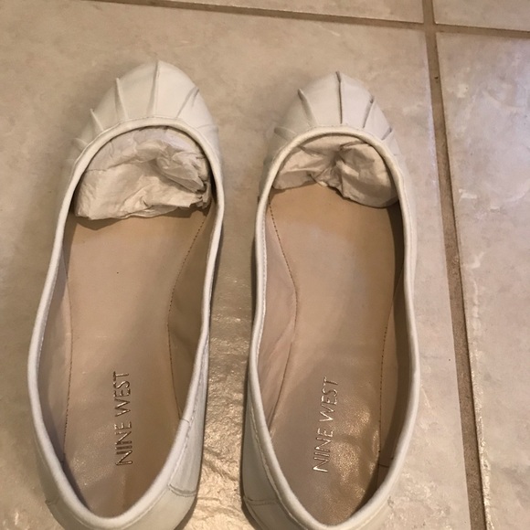 White flats 71/2 - Picture 2 of 3